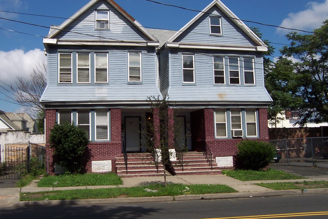 1019-1021 Grove St in Irvington, NJ - Building Photo