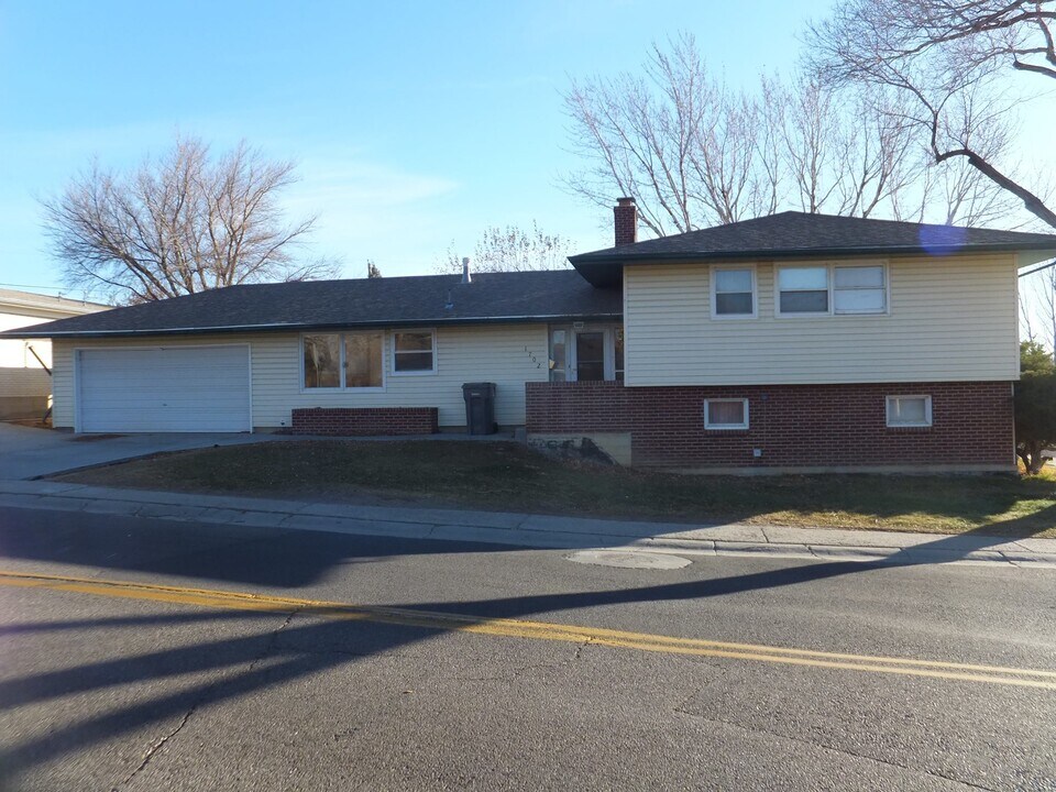 1702 Edgar St in Rock Springs, WY - Building Photo