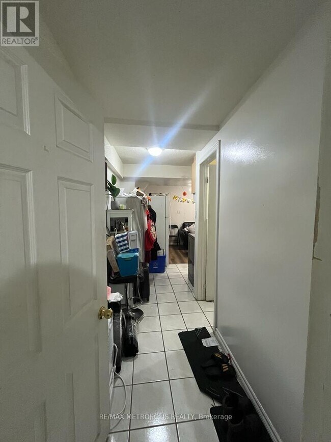 2-BSMT2 Mayflower Dr in Markham, ON - Building Photo - Building Photo