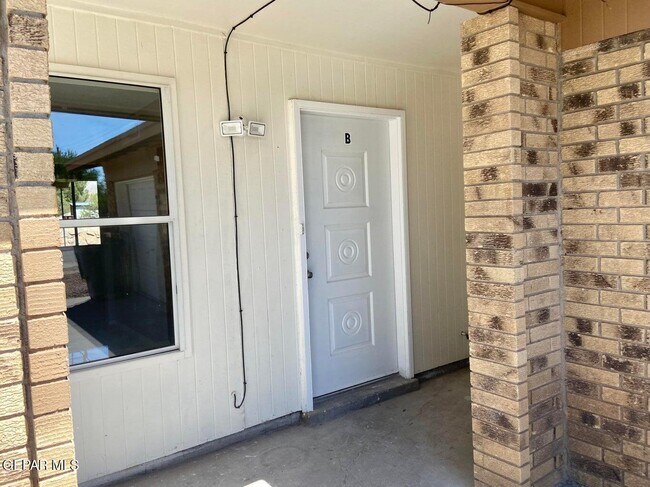 6932 Escondido Dr in El Paso, TX - Building Photo - Building Photo