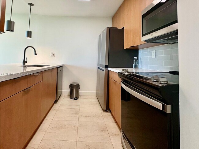 1550 Brickell Ave in Miami, FL - Building Photo - Building Photo