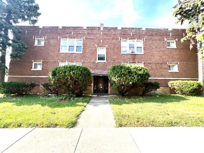915 W 95th St in Chicago, IL - Building Photo