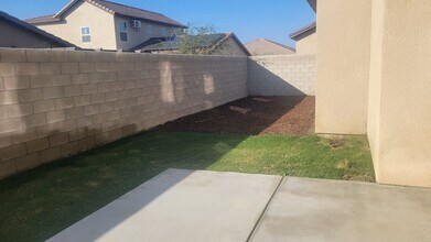 8617 Frankie Lou St in Bakersfield, CA - Building Photo - Building Photo