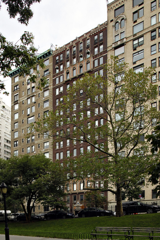 52 Riverside Dr in New York, NY - Foto de edificio - Building Photo