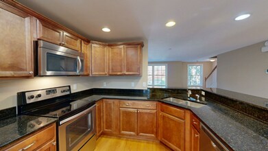 0 Hartshorn Way in Manchester, NH - Building Photo - Building Photo