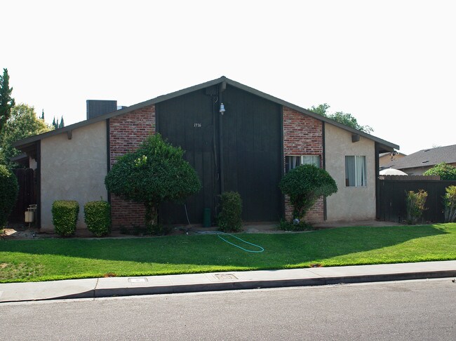 Brooks Villa Apartments in Fresno, CA - Foto de edificio - Building Photo