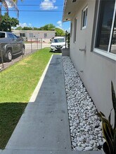 2172 NW 17th St in Miami, FL - Building Photo - Building Photo