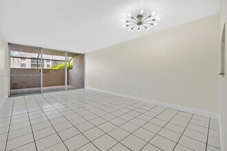 10525 SW 112th Ave in Miami, FL - Building Photo - Building Photo