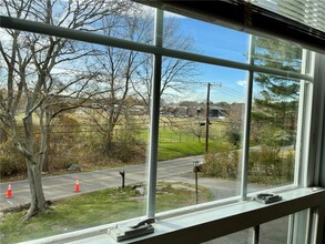 49 Hommocks Rd in Larchmont, NY - Building Photo - Building Photo