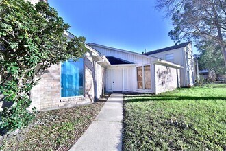 10723 Shawnbrook Dr in Houston, TX - Building Photo - Building Photo
