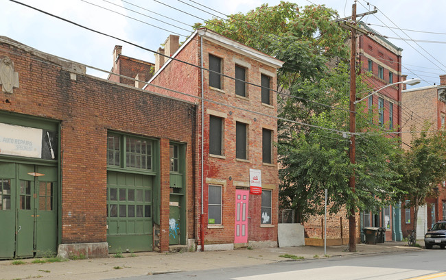 33 E McMicken Ave in Cincinnati, OH - Building Photo - Building Photo