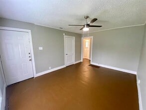 6710 Petain Ave in Dallas, TX - Building Photo - Building Photo