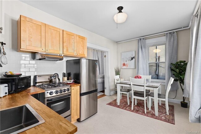20 Ridge St-Unit -1 in Hastings On Hudson, NY - Building Photo - Building Photo