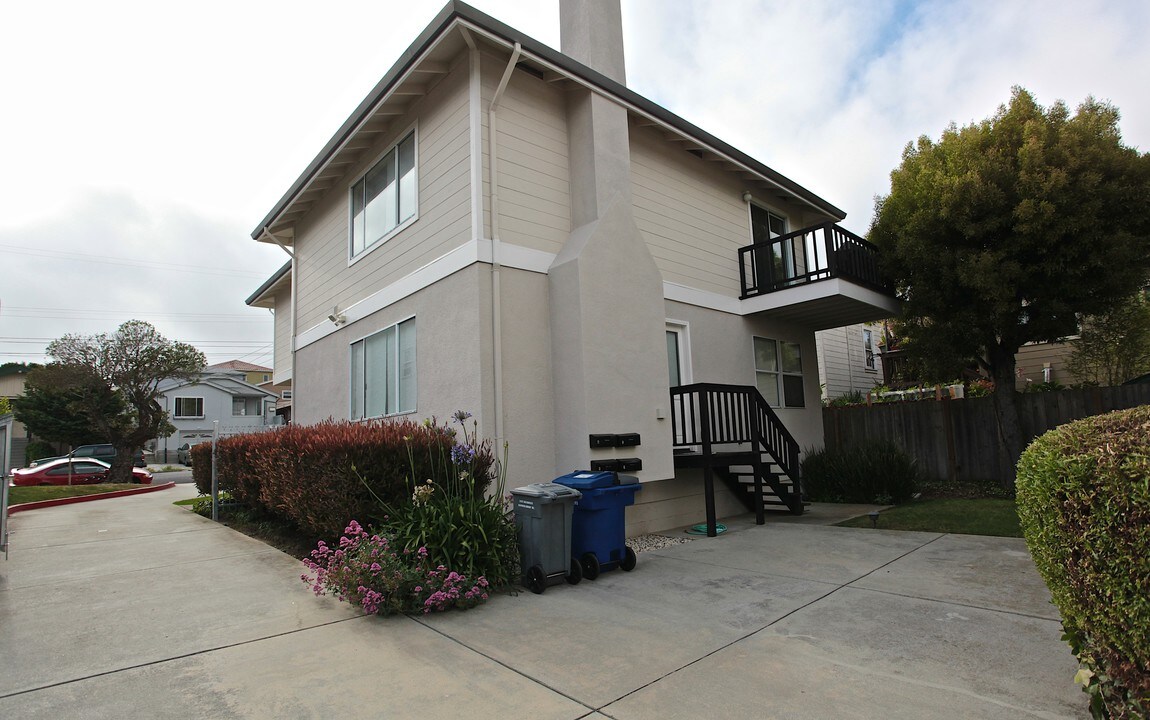 618 Olive Ave in South San Francisco, CA - Building Photo