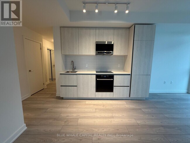 110 Broadway Ave in Toronto, ON - Building Photo - Building Photo