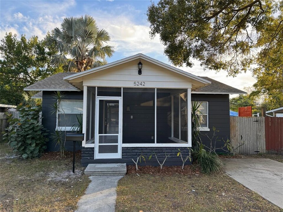 5242 7th Ave N in St. Petersburg, FL - Building Photo