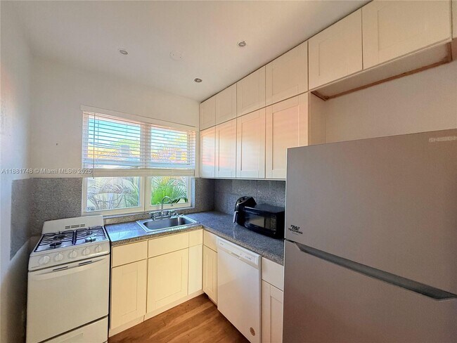 property at 315 W 28th St