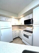 3420 Pinewalk Dr N in Margate, FL - Building Photo