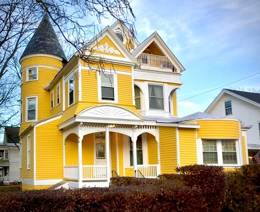 25 Woodlawn Ave in Albany, NY - Building Photo