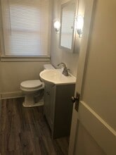 807 Washington Ave, Unit Apt A in Jeannette, PA - Building Photo - Building Photo