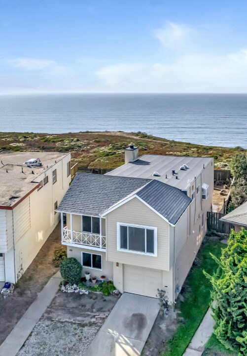 20 Palisades Dr in Daly City, CA - Building Photo