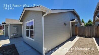 2141 Fahey Way in Grants Pass, OR - Building Photo - Building Photo