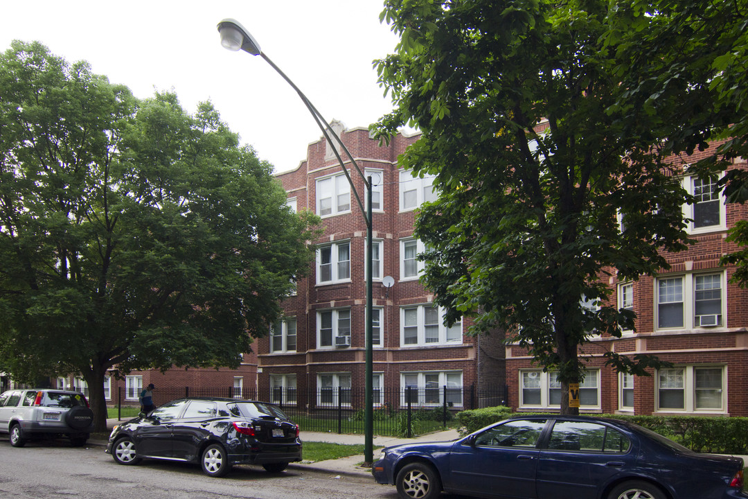 4844-4850 W Henderson in Chicago, IL - Building Photo