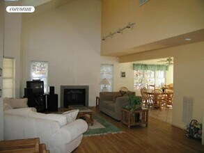 43A Old Riverhead Rd E in Hampton Bays, NY - Building Photo - Building Photo