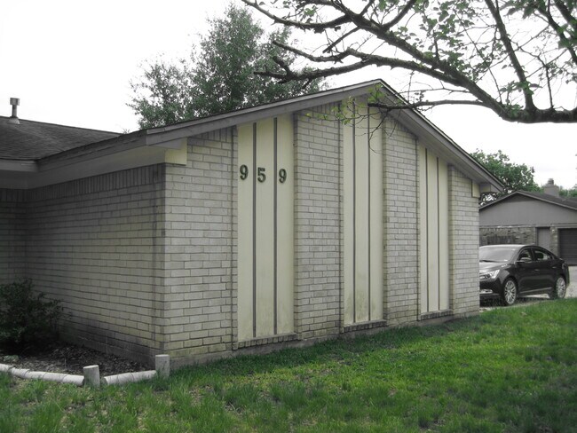 property at 959 W Nelda Rd