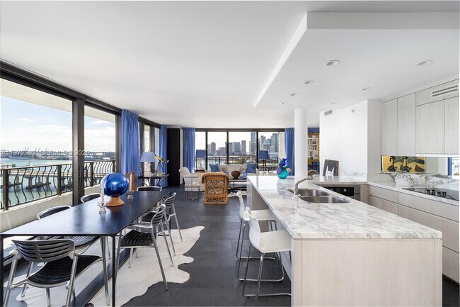 555 NE 15th St in Miami, FL - Building Photo - Building Photo