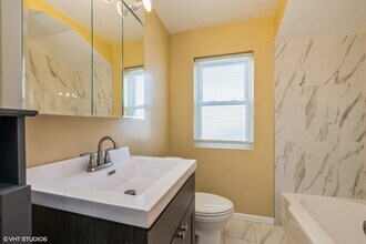 1906 W 80th St in Chicago, IL - Building Photo - Building Photo