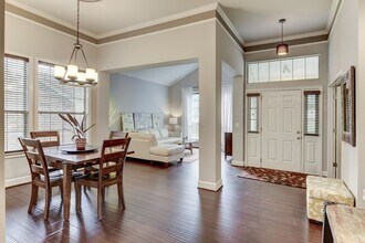 5893 Woodlands Ave in Nashville, TN - Foto de edificio - Building Photo