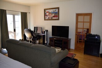2010 Blackberry Cir in Oxnard, CA - Building Photo - Building Photo