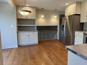 1920 E Peachtree Dr in Arlington Heights, IL - Foto de edificio - Building Photo