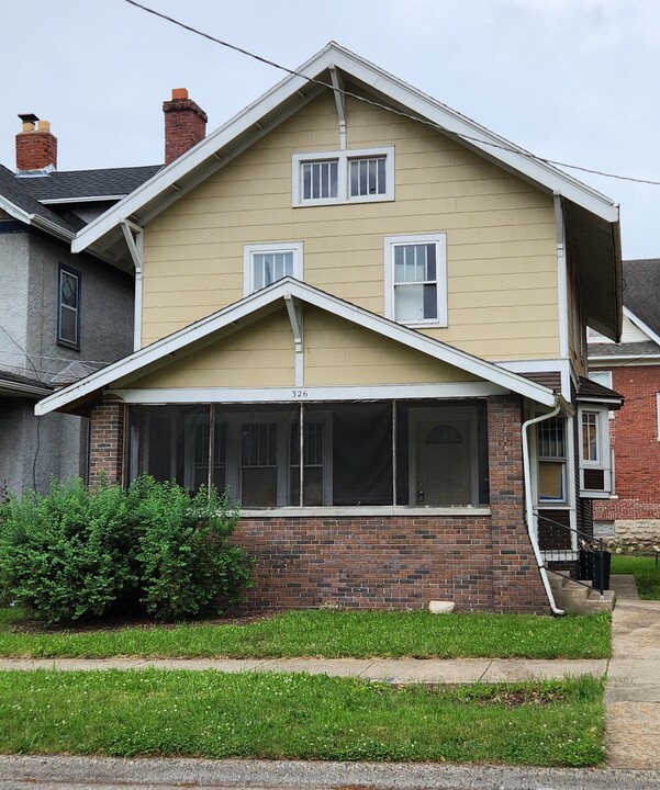 326 Napoleon St in Rockford, IL - Foto de edificio