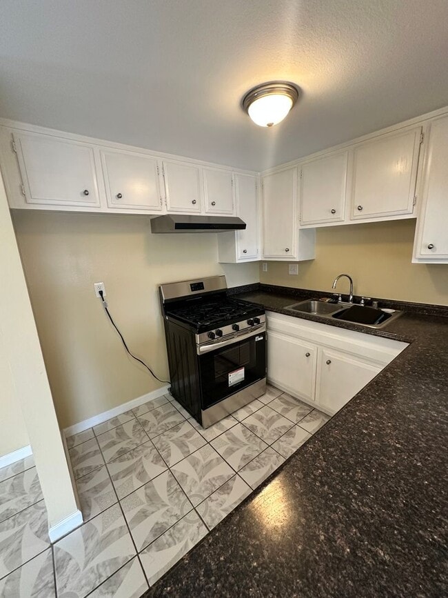 3050 S Bristol St in Santa Ana, CA - Building Photo - Building Photo