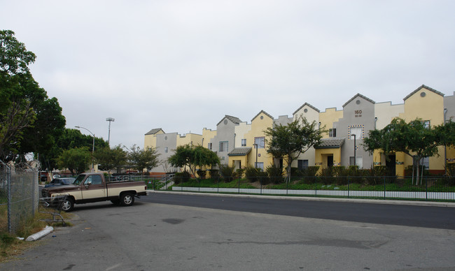 Cedar Road Apartments in Vista, CA - Building Photo - Building Photo