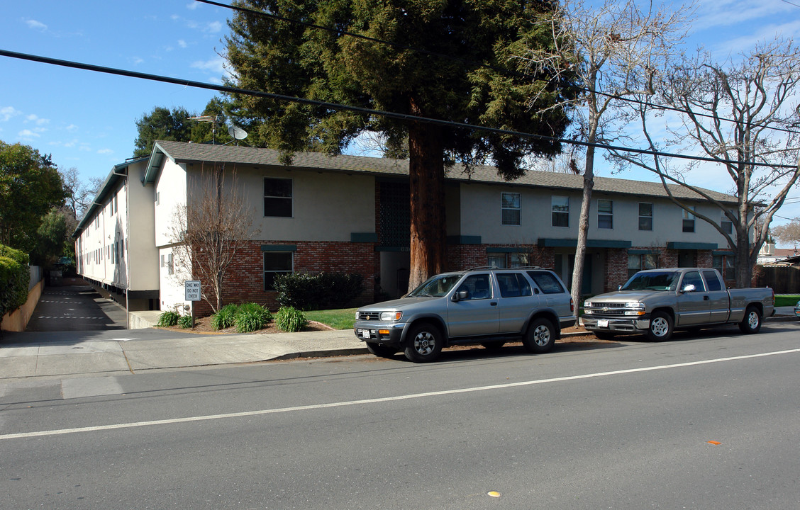 Oak Manor Townhouses in Palo Alto, CA - Building Photo