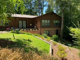 862 Forest Ridge Dr W, Unit Downstairs Apt. in Macon, GA - Building Photo
