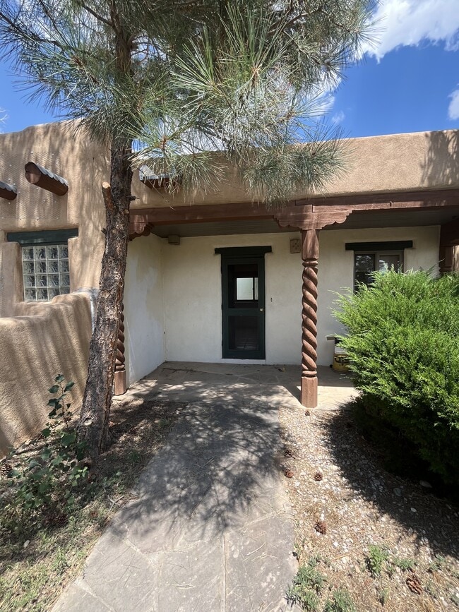 120 Los Cordovas in Ranchos De Taos, NM - Building Photo - Building Photo