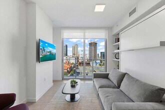 227 NE 2nd St in Miami, FL - Building Photo - Building Photo