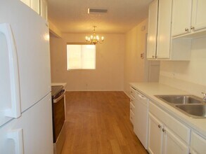 6236 Silverfield Dr in Las Vegas, NV - Building Photo - Building Photo