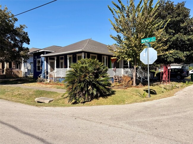 4919 Walker St in Houston, TX - Building Photo - Building Photo