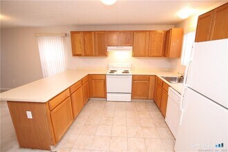 2 Mulberry Ln in Glastonbury, CT - Building Photo - Building Photo