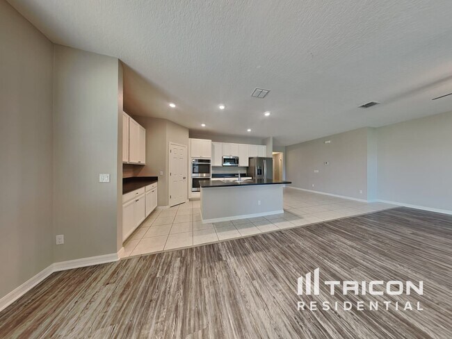 13213 Lake Yale View Loop in Grand Island, FL - Building Photo - Building Photo