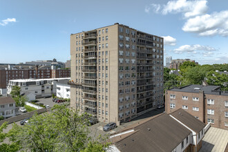 Vista Towers in Stamford, CT - Building Photo - Building Photo