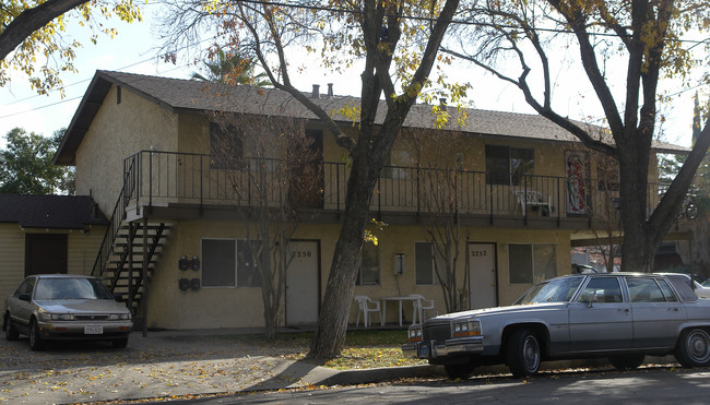 2250-2254 O St in Merced, CA - Foto de edificio - Building Photo