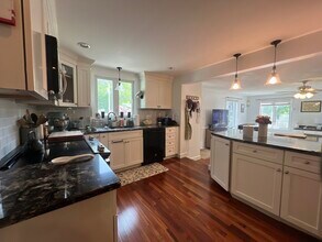 22 Wescroft Rd in Reading, MA - Building Photo - Building Photo