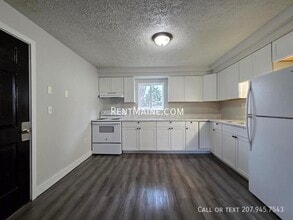 22 Hillside Ln in Lewiston, ME - Foto de edificio - Building Photo