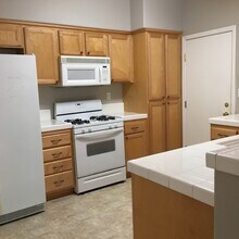 7029 Silverfield Way in Roseville, CA - Building Photo - Building Photo